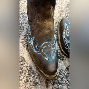 Rollda Cowboy boots size 9 New